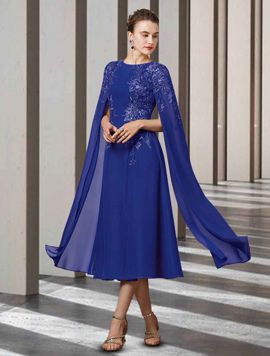 Abito da madre della sposa a trapezio, elegante, in chiffon, con scollo gioiello, lunghezza tè, senza maniche, con applicazioni